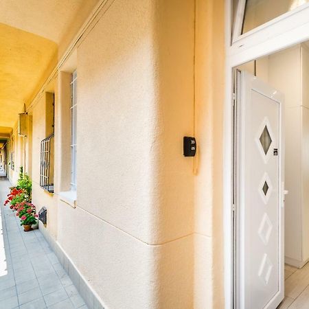 Fleur Creme Apartment Budapest Bagian luar foto