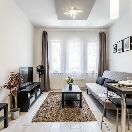 Fleur Creme Apartment Budapest Bagian luar foto