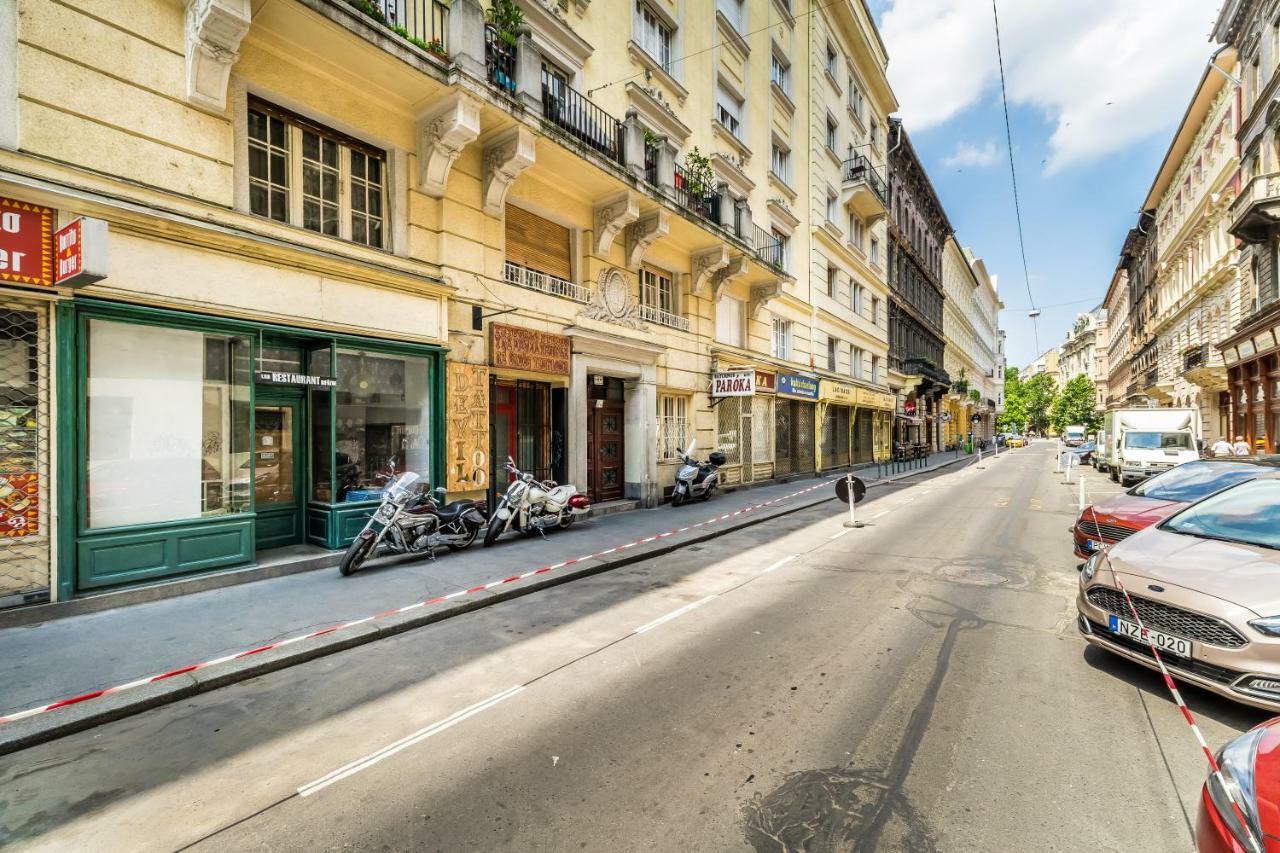 Fleur Creme Apartment Budapest Bagian luar foto