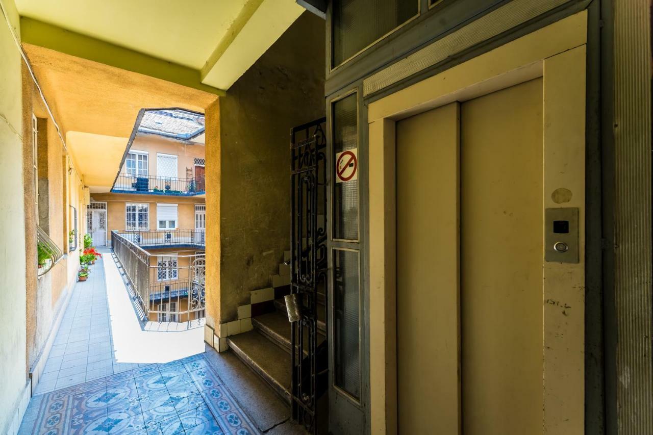 Fleur Creme Apartment Budapest Bagian luar foto