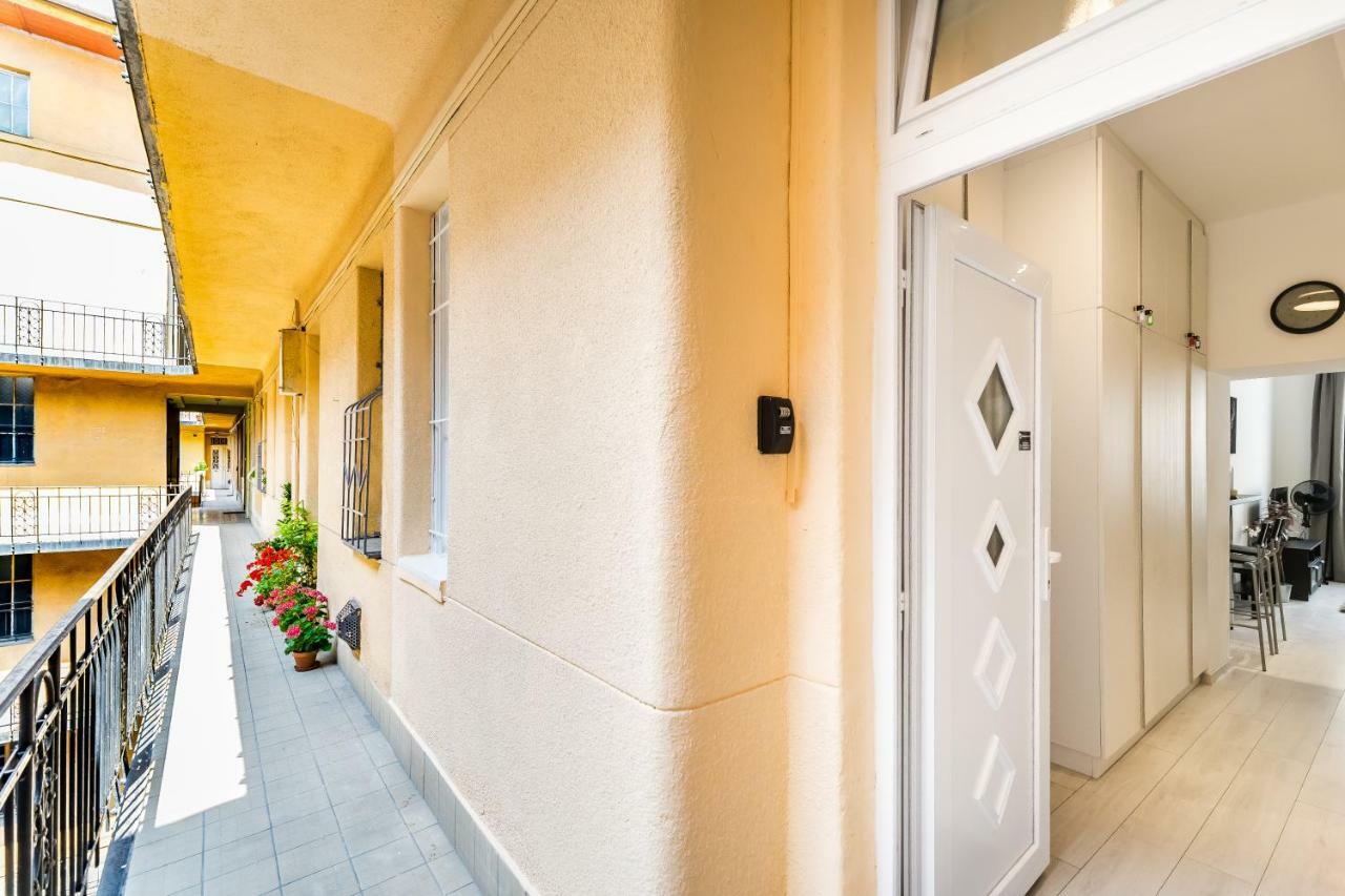 Fleur Creme Apartment Budapest Bagian luar foto