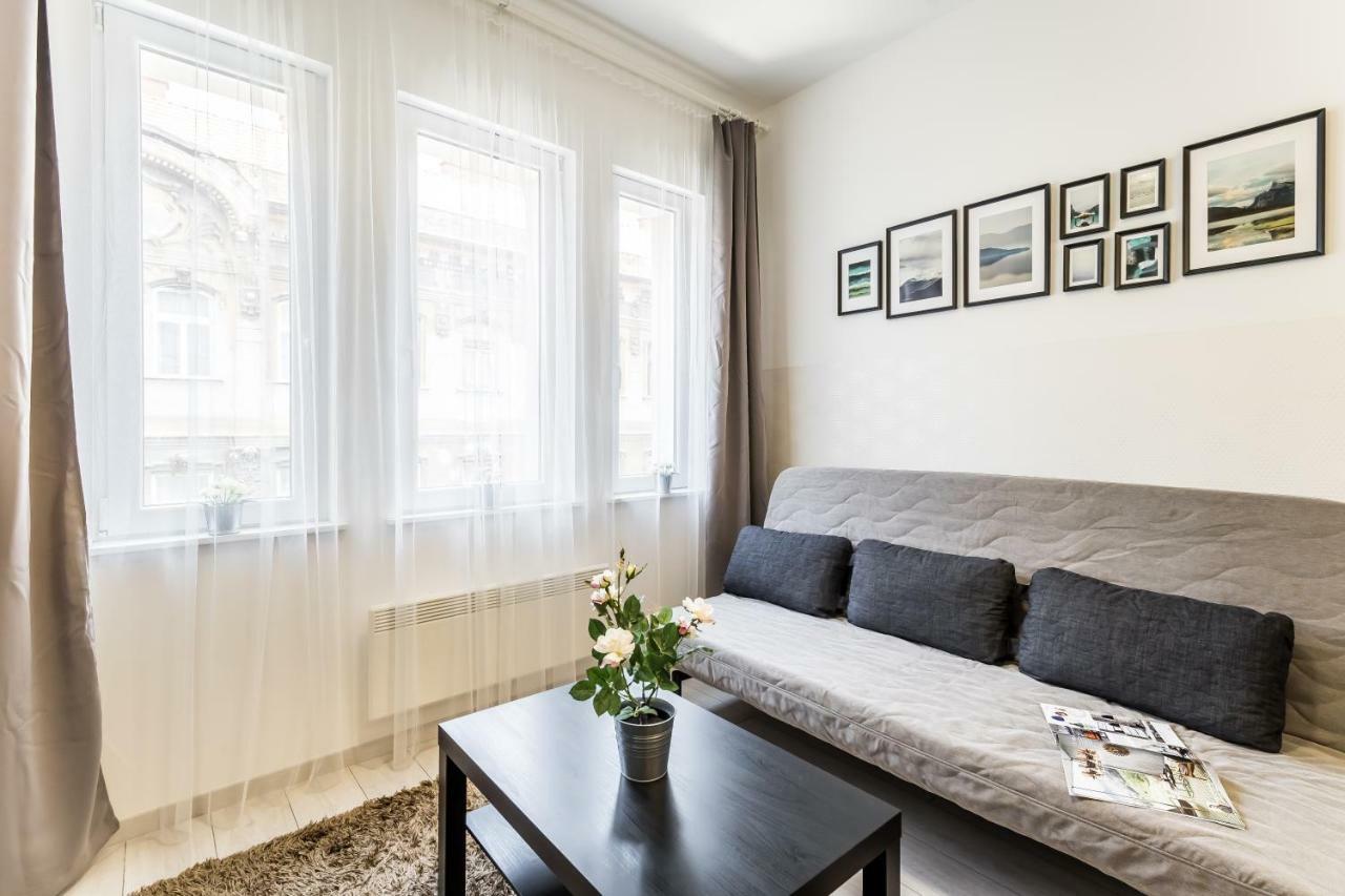 Fleur Creme Apartment Budapest Bagian luar foto