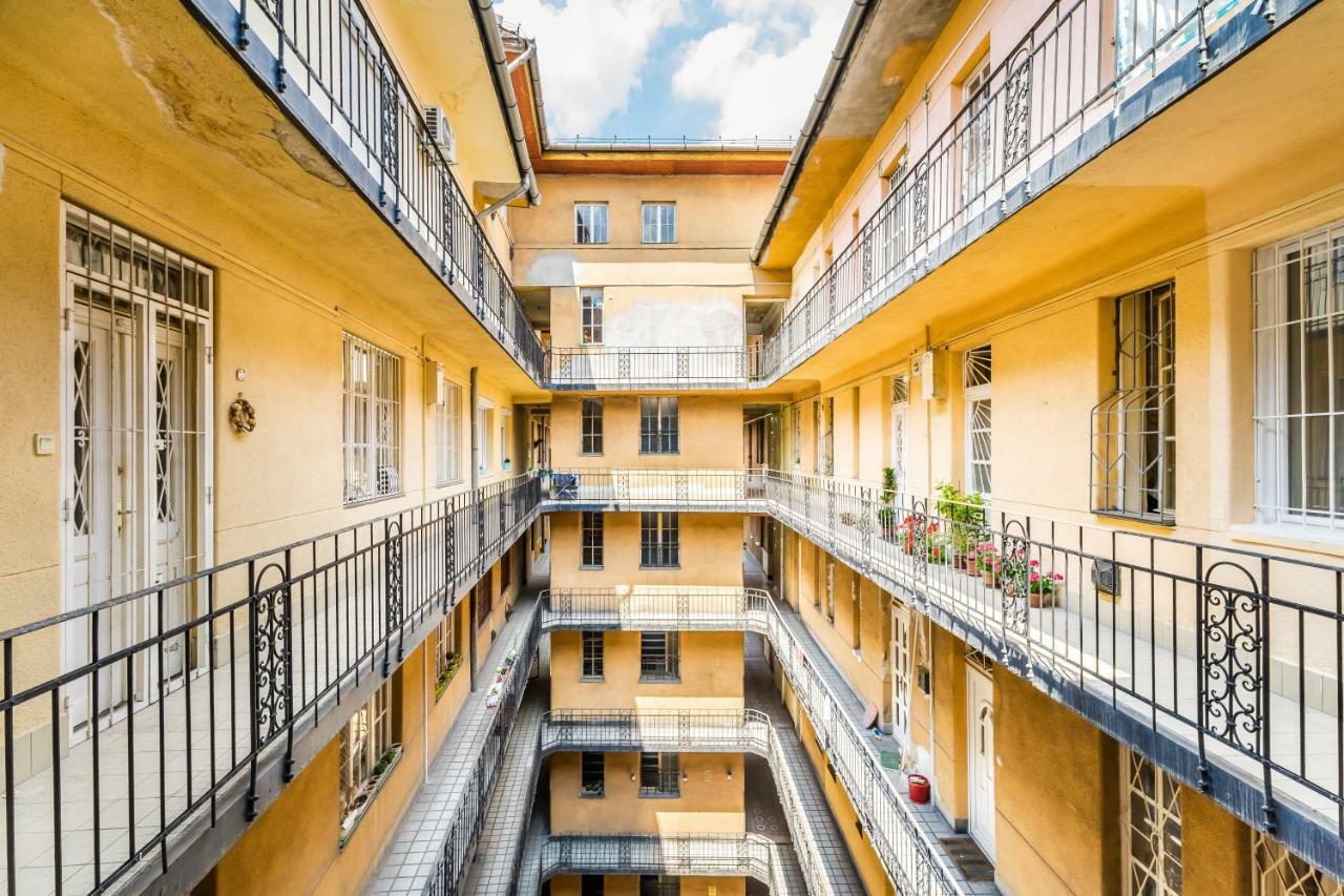 Fleur Creme Apartment Budapest Bagian luar foto