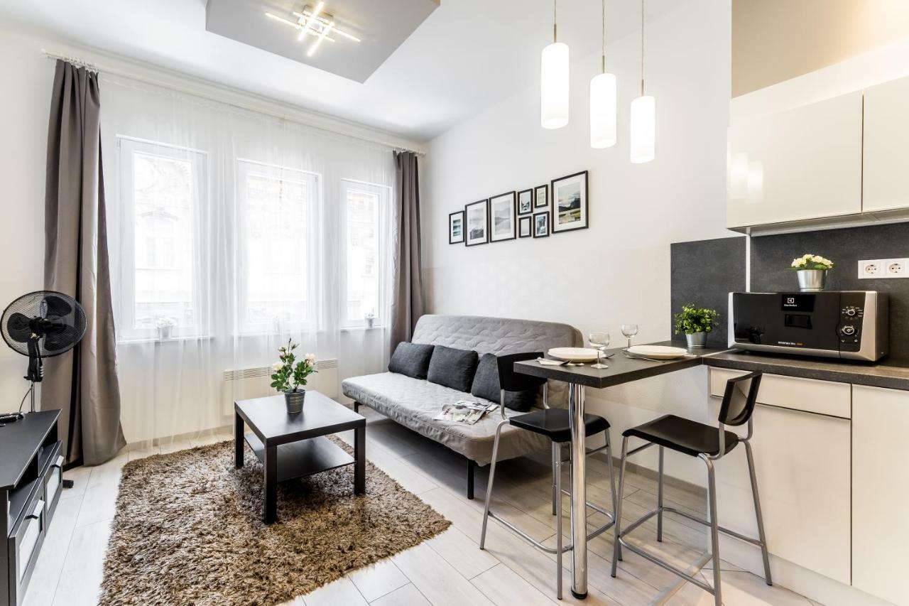 Fleur Creme Apartment Budapest Bagian luar foto
