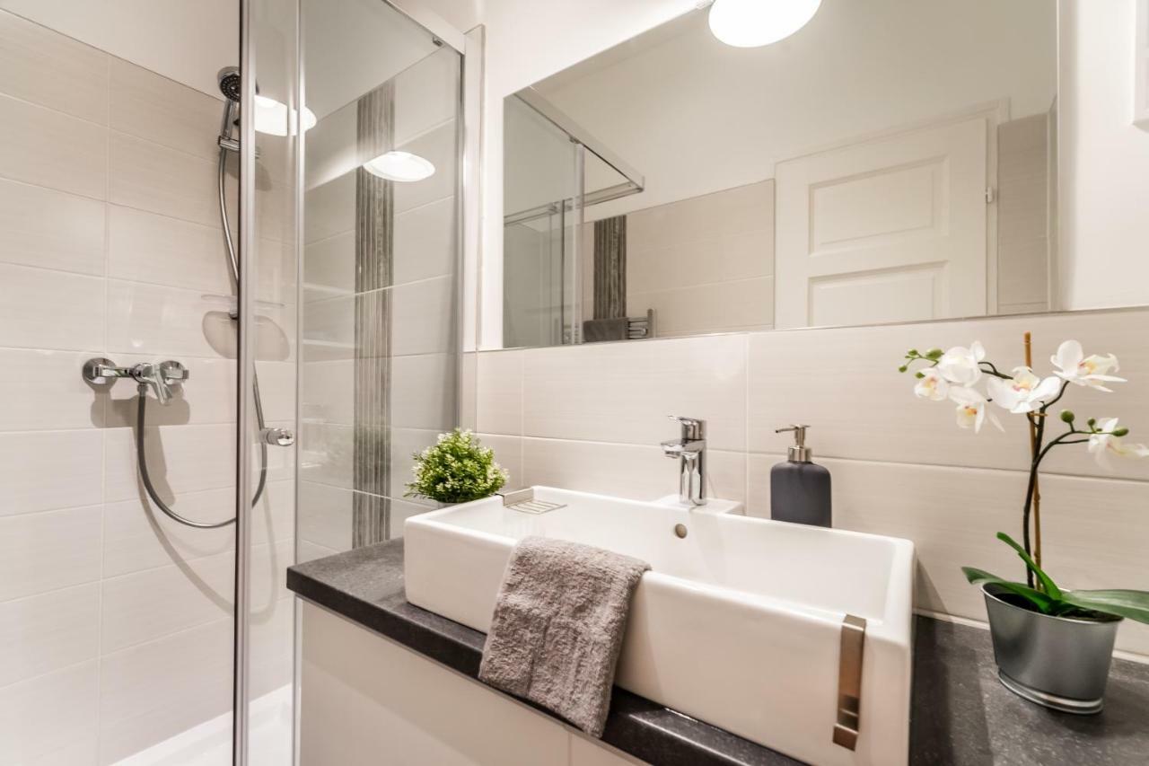 Fleur Creme Apartment Budapest Bagian luar foto